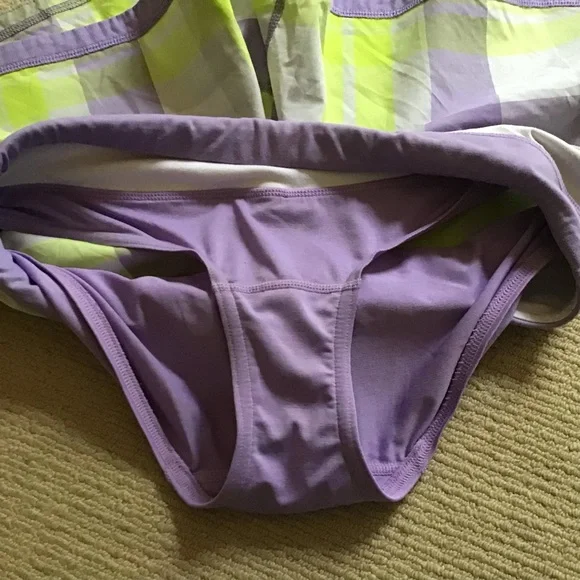 ❌SOLD❌Lululemon Women’s Running Shorts - Picture 4 of 6